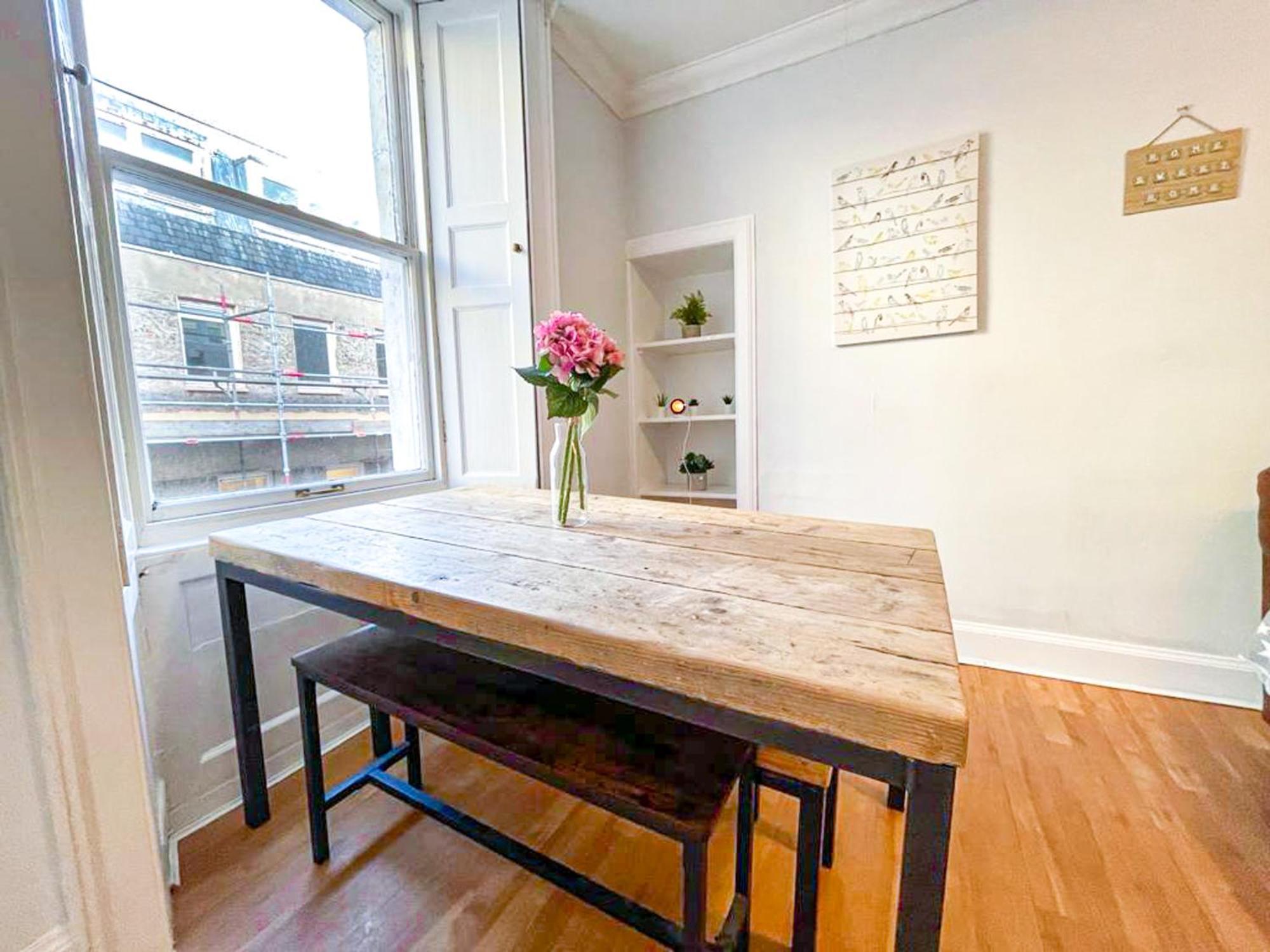 אדינבורו Rose Street'S Hidden Treasure- 2Bed Newly Refurbished Apt מראה חיצוני תמונה