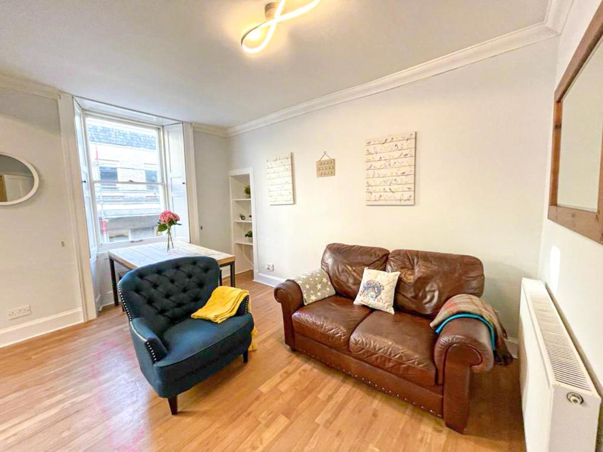 אדינבורו Rose Street'S Hidden Treasure- 2Bed Newly Refurbished Apt מראה חיצוני תמונה