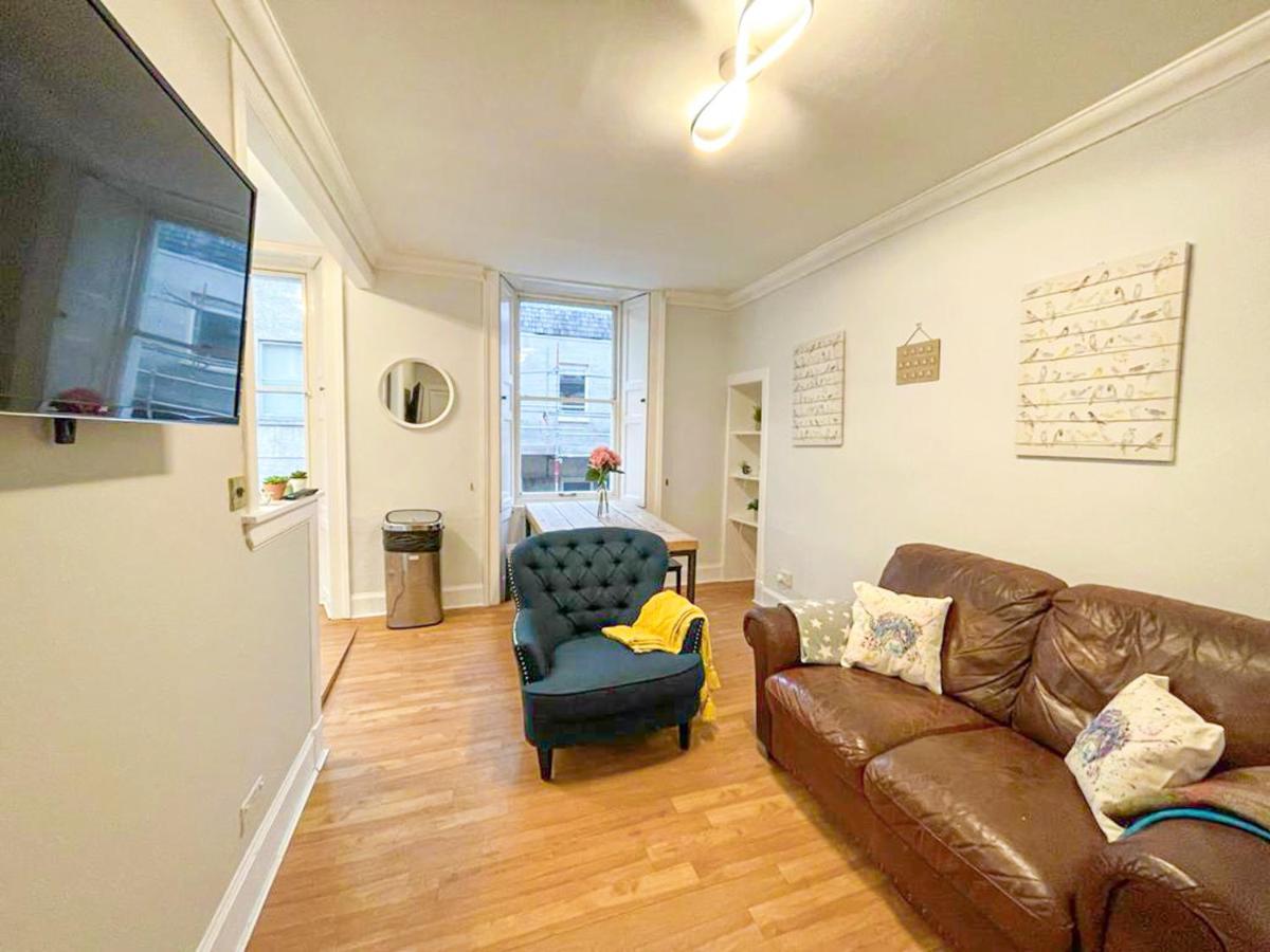 אדינבורו Rose Street'S Hidden Treasure- 2Bed Newly Refurbished Apt מראה חיצוני תמונה
