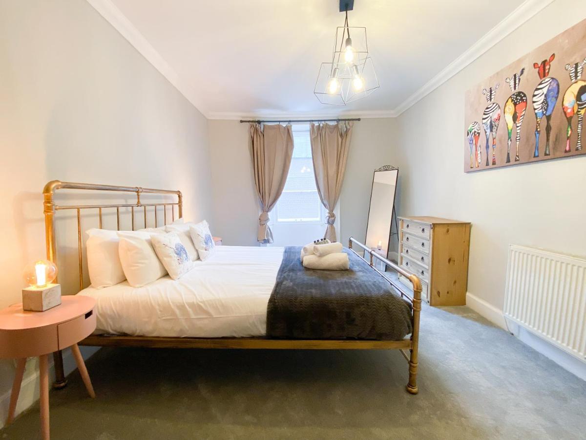 אדינבורו Rose Street'S Hidden Treasure- 2Bed Newly Refurbished Apt מראה חיצוני תמונה