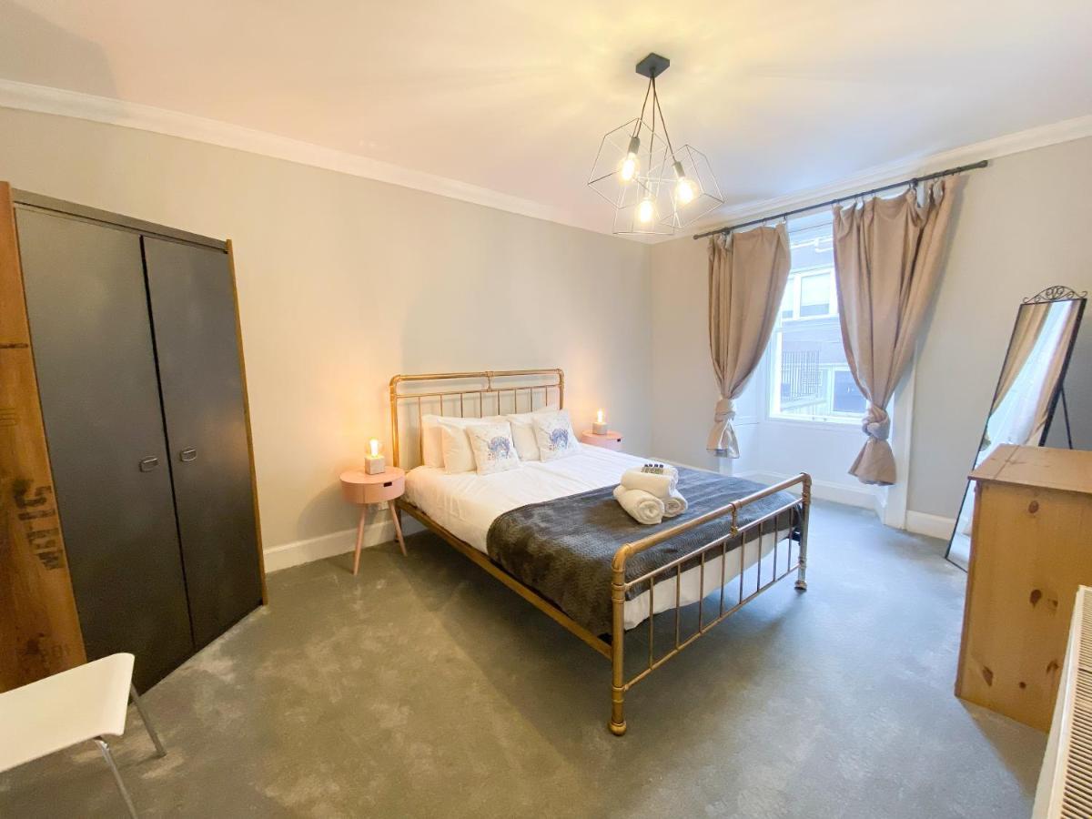 אדינבורו Rose Street'S Hidden Treasure- 2Bed Newly Refurbished Apt מראה חיצוני תמונה