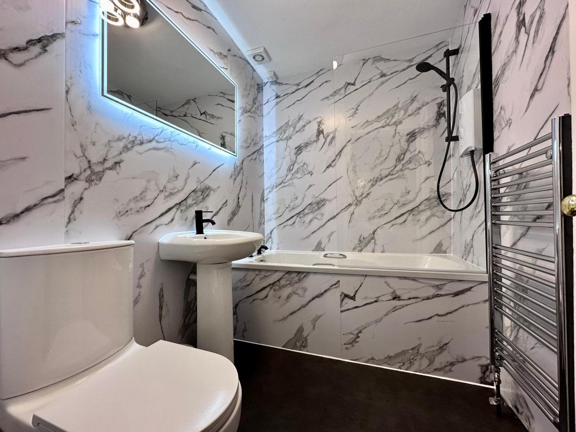 אדינבורו Rose Street'S Hidden Treasure- 2Bed Newly Refurbished Apt מראה חיצוני תמונה